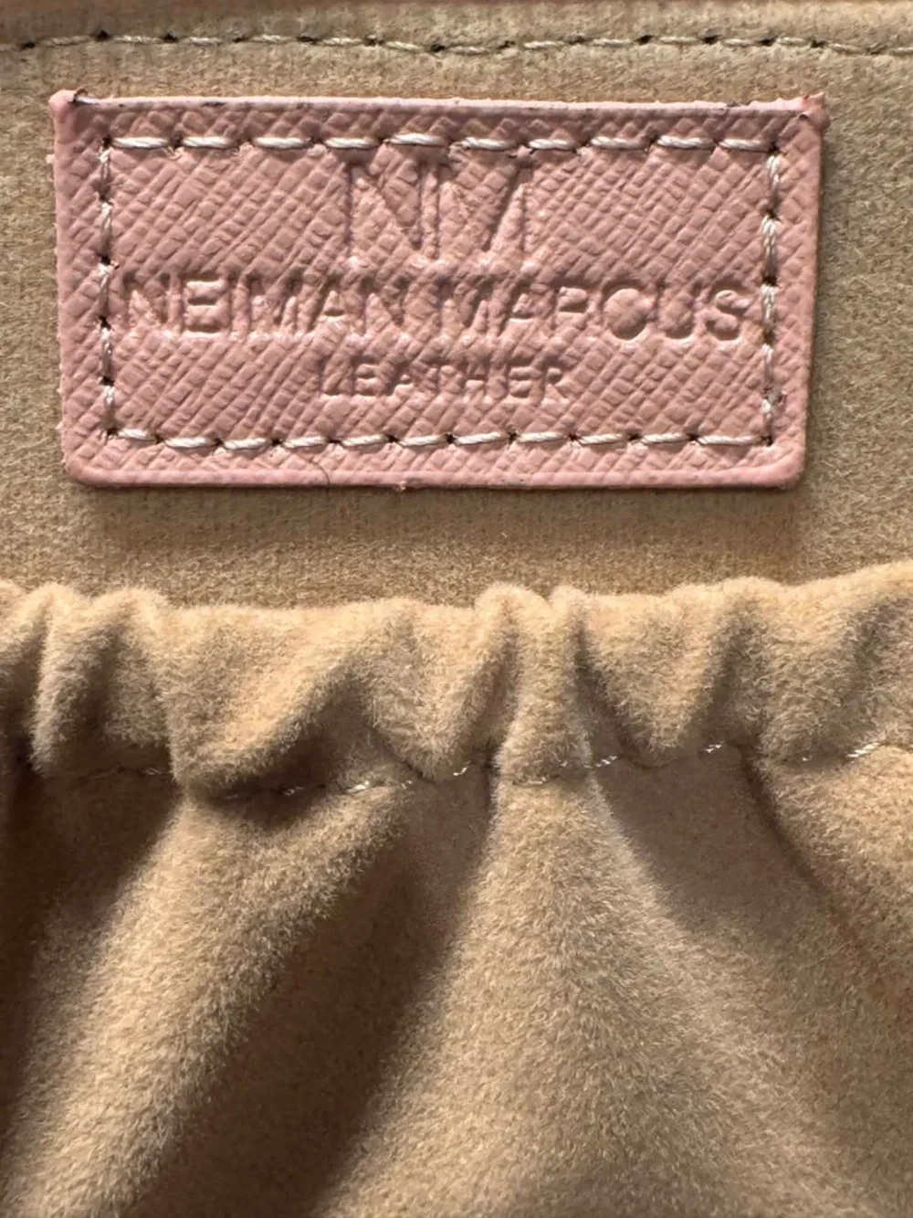 Leather Neiman Marcus travel jewelry box
5”x4” - Picture 7 of 7